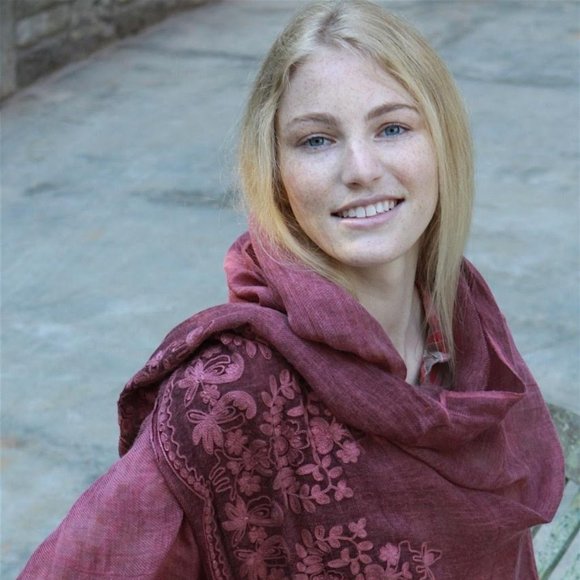 Meet your Posher, Debbie - Picture 1 of 1
